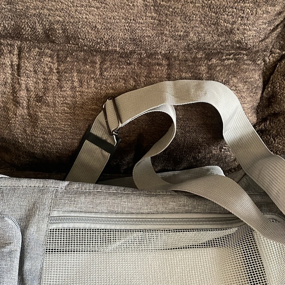 EUC~Small Gray Pet Carrier With Multiple Openings/Removable Pad & Leash Holder - Picture 4 of 15